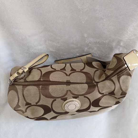 Coach Signature Hand bag - Picture 5 of 16